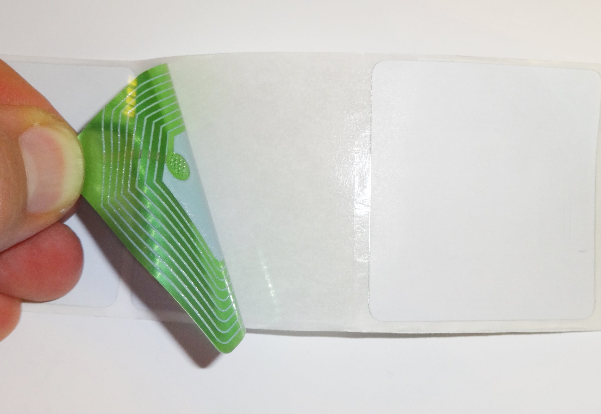 2000 Sicherungsetiketten RF  8.2 MHz 5 x 5 cm, weiß, deaktivierbar.